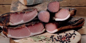 Ein besonderes Schmankerl: Speck aus dem Zillertal...