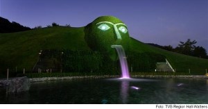 Bereits von außen sehen die Swarowski Kristallwelten sehr einladend aus...